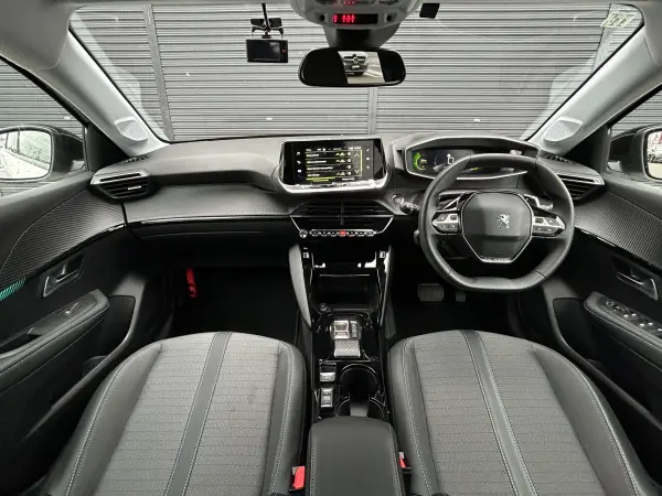 2023 Peugeot 208 — photo 2