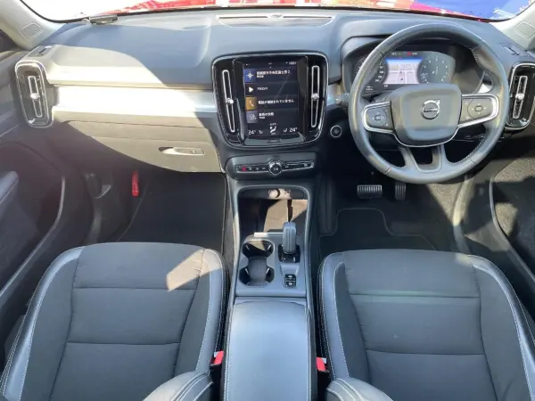 2020 Volvo Xc40 — photo 2