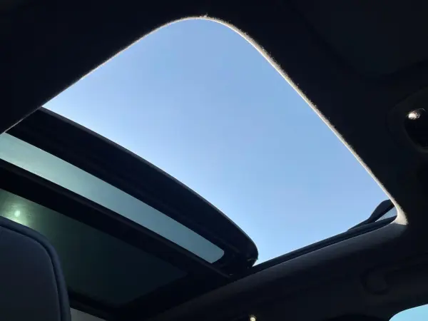 Volvo XC40 T4 Momentum Certified Used Car Ice White Package Sunroof Genuine Navigation 360° View Camera Power Tailgate Seat Heater Pilot Assist LED Headlights Genuine 19-inch Alloy Wheels BLIS (Fusion Red Metallic) — photo 7