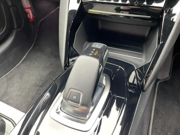 Peugeot 208 GT Line — photo 7