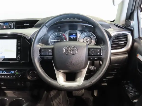 Toyota Hilux 2.4 Z Diesel Turbo 4WD — photo 8