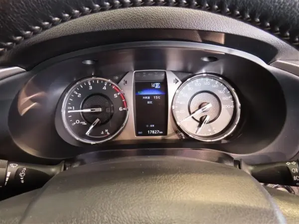 Toyota Hilux 2.4 Z Diesel Turbo 4WD — photo 9