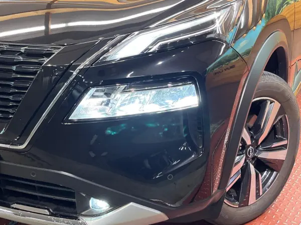 Nissan X-Trail 1.5 G e-4ORCE 4WD with Glass Roof, Genuine 12-inch Navigation, ProPilot, Around View Monitor, Heated Seats All Around, Dashcam, ETC, Power Rear Gate, Accessory Socket (Diamond Black Pearl) — photo 8