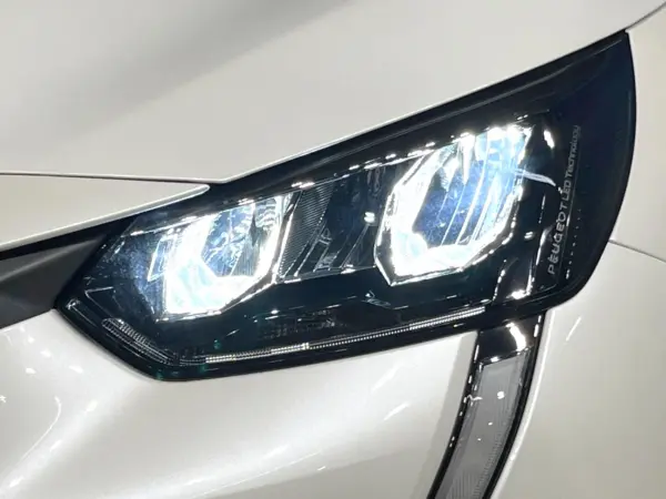 Peugeot 208 Allure with Apple CarPlay, Radar Cruise Control, Genuine 16-inch Alloy Wheels, Genuine Navigation, Rear Camera, Side Camera, Half Leather Seats, LED Headlights, Active Safety Brake, Smart Key (Pearl White) — photo 8