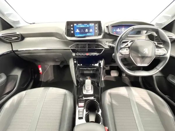 2021 Peugeot 208 — photo 2