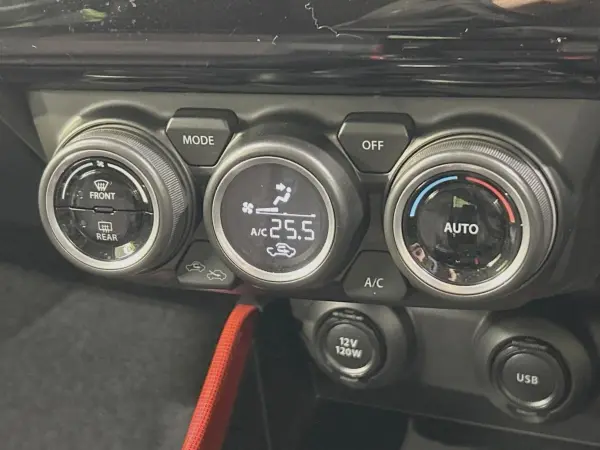 Suzuki Swift Sport 1.4 — photo 7