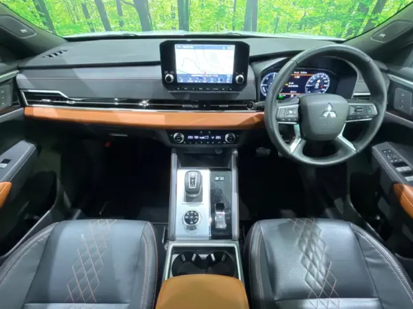 2023 Mitsubishi Outlander — photo 2