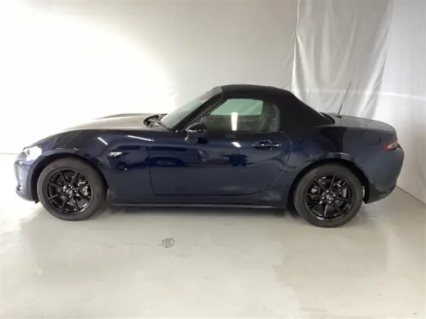 2021 Mazda Roadster — photo 3
