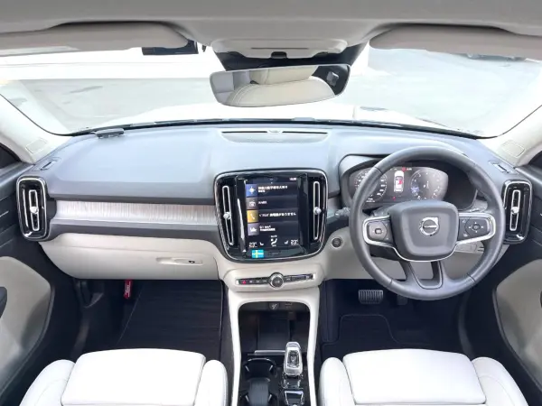 2020 Volvo Xc40 — photo 2