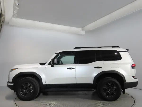 2025 Lexus Gx — photo 2