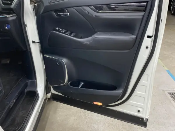 Toyota Alphard Hybrid 2.5 SR C Package E-Four 4WD — photo 7