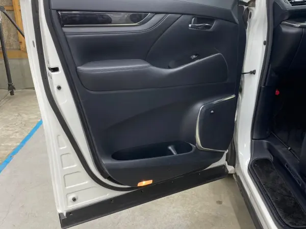 Toyota Alphard Hybrid 2.5 SR C Package E-Four 4WD — photo 8