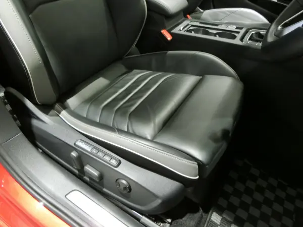 Volkswagen Arteon TSI 4Motion Elegance 4WD Luxury Package Certified Used Car Warranty (Kings Red Metallic) — photo 9