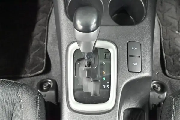 Toyota Hilux 2.4 Z Diesel Turbo 4WD — photo 8