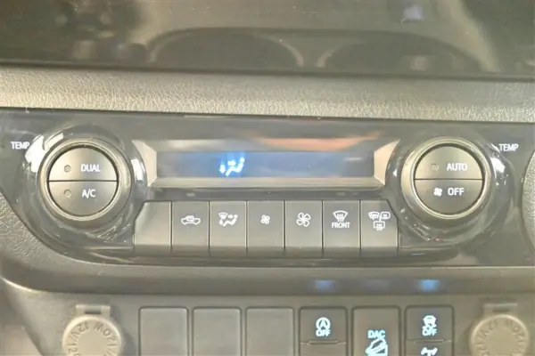 Toyota Hilux 2.4 Z Diesel Turbo 4WD — photo 9