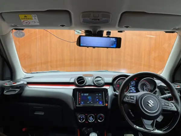 2023 Suzuki Swift — photo 2