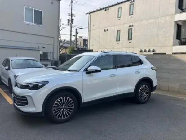 2025 Volkswagen Tiguan — photo 2