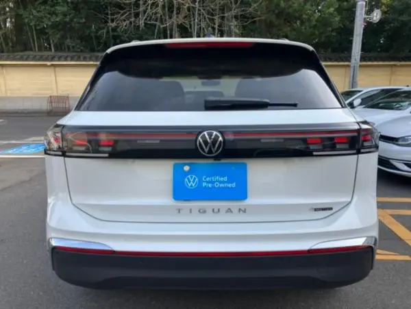 Volkswagen Tiguan TDI 4Motion Elegance Diesel Turbo 4WD (White) — photo 8