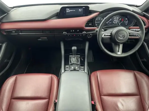 2022 Mazda 3 Fastback — photo 2