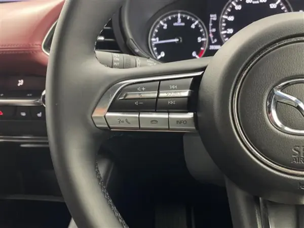 2022 Mazda 3 Fastback — photo 3