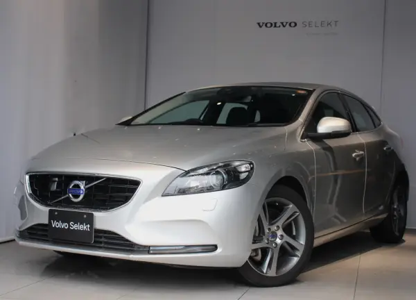 Volvo V40 D4 SE Diesel Turbo (Bright Silver Metallic)