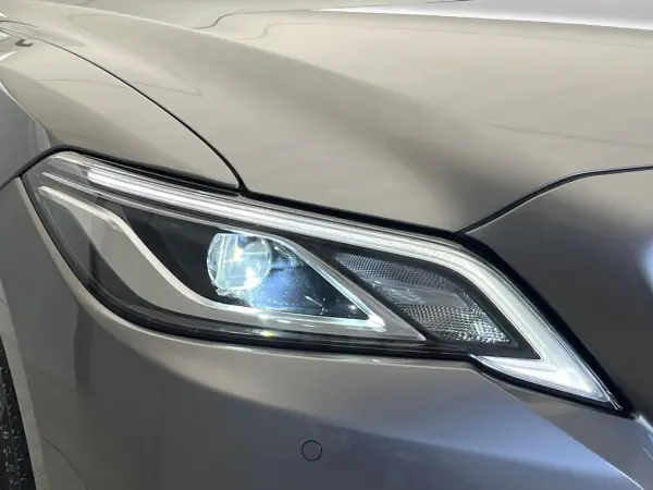 Toyota Crown Hybrid 2.5 S Elegance Style III Late Model with Blind Spot Monitor, Radar Cruise Control, Steering Heater, Seat Heater (Precious Metal) — photo 8