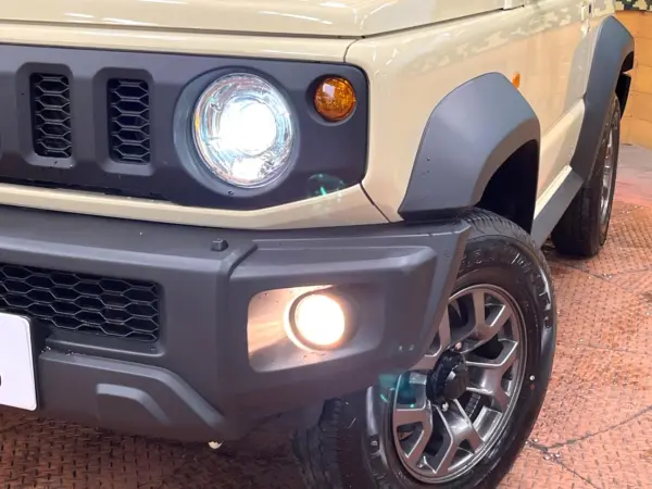 Suzuki Jimny Sierra 1.5 JC 4WD with 9-inch Display Audio, Backup Camera, Safety Support, Cruise Control, Seat Heater, Non-Smoking, Corner Sensors, LED Headlights, ETC, Genuine 15-inch Alloy Wheels, Downhill Assist, Auto Lights (Chiffon Ivory Metallic) — photo 8