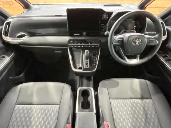 2026 Toyota Noah — photo 2