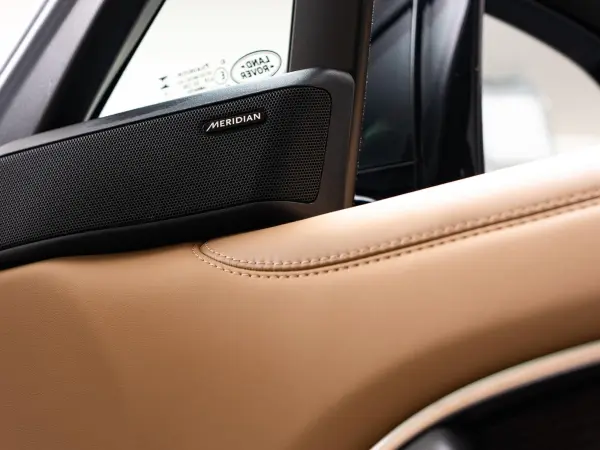 Land Rover Range Rover HSE 3.0L D300 Standard Wheelbase Diesel Turbo 4WD Certified Used Car Sliding Sunroof Head-Up Display Power Side Steps Digital Mirror Electronically Controlled Air Suspension Meridian Sound System Seat Cooler & Heater Paddle Shift (Tourmaline Brown) — photo 8