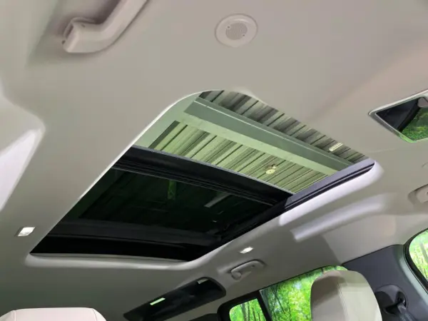 2024 Landrover Defender — photo 3