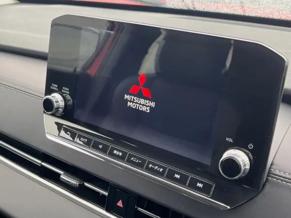 2023 Mitsubishi Outlander — photo 3