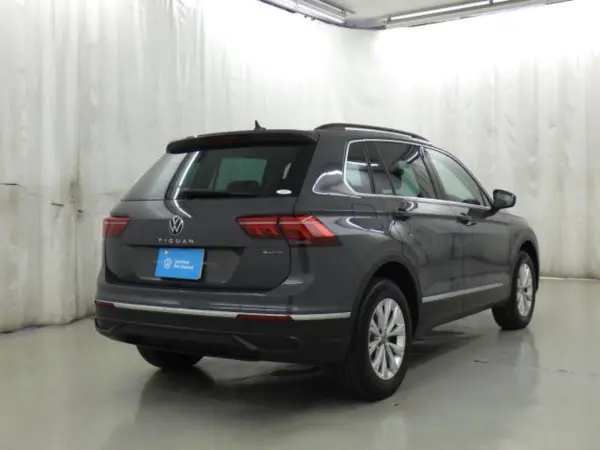 Volkswagen Tiguan TSI 4Motion Active Advance 4WD (Gray) — photo 8