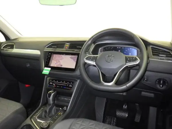 2024 Volkswagen Tiguan — photo 2