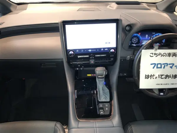 2023 Toyota Alphard — photo 2