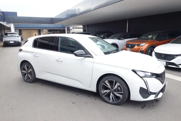 2023 Peugeot 308 — photo 2