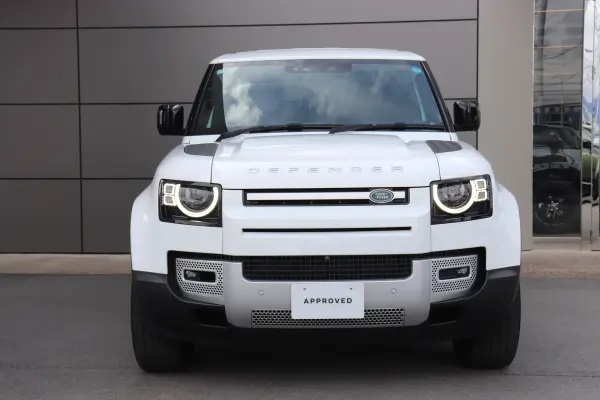 2023 Landrover Defender — photo 2