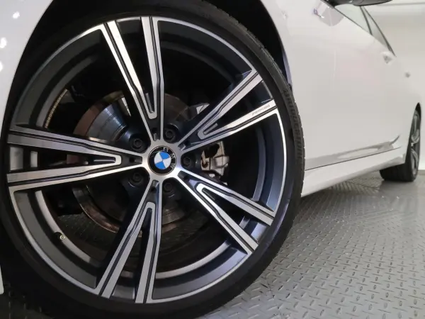 2024 Bmw 3 Series — photo 3 | Tuminion Kenya
