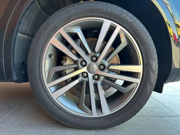 Audi Q5 TDI 1st Edition Black Styling Diesel Turbo 4WD with Factory Navigation, Full-Seg TV, 360-Degree Camera, Black Leather Seats, Heated Seats All Around, Matrix LED Headlights, Virtual Cockpit, Power Tailgate, Assistance Package, ACC, Side Assist, Lane Keep Assist, Factory 20-inch AW Wheels (Mythos Black Metallic) — photo 8