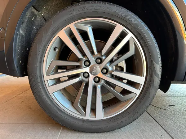 Audi Q5 TDI 1st Edition Black Styling Diesel Turbo 4WD with Factory Navigation, Full-Seg TV, 360-Degree Camera, Black Leather Seats, Heated Seats All Around, Matrix LED Headlights, Virtual Cockpit, Power Tailgate, Assistance Package, ACC, Side Assist, Lane Keep Assist, Factory 20-inch AW Wheels (Mythos Black Metallic) — photo 9