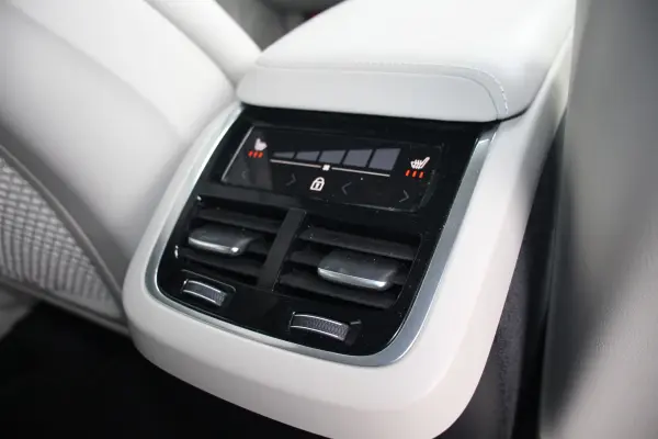 Volvo XC60 B5 AWD Momentum 4WD (Denim Blue Metallic) — photo 7