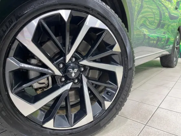 Mitsubishi Outlander PHEV 2.4 P 4WD Non-Smoking Car Panoramic Roof BOSE Sound 9-inch Navigation Surround View Camera Full-Seg Digital TV Power Rear Gate Blind Spot Monitor Radar Cruise LED Lights (Titanium Gray Metallic) — photo 9