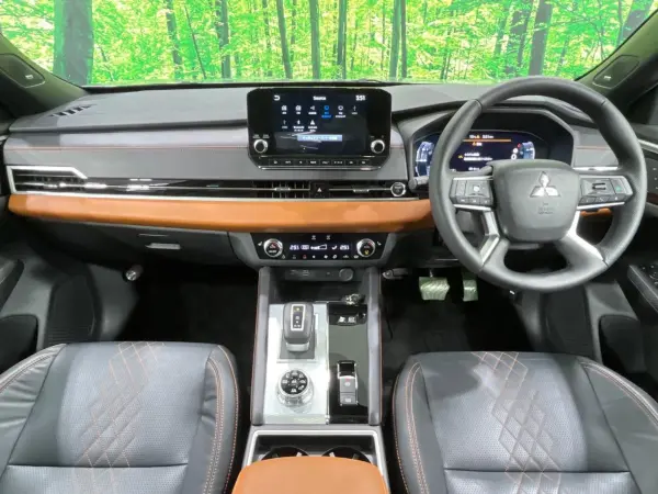 2022 Mitsubishi Outlander — photo 2