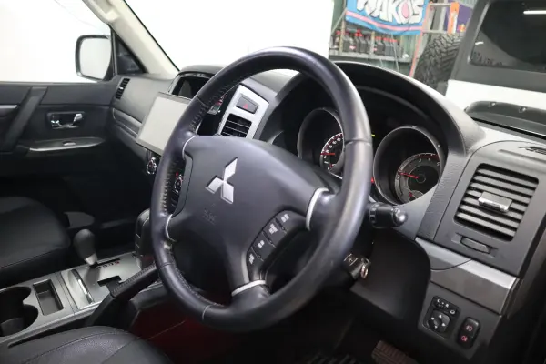 Mitsubishi Pajero 3.2 Long Final Edition Diesel Turbo 4WD Limited 700 Units Aftermarket 17AWBF Tires Sunroof Black Leather Seats Seat Heater Rear Diff Lock Cold Weather Spec Floating Navi TV Camera 7-Seater Cruise Control ETC Logbook Nationwide Support 1-Year Warranty (Black) — photo 9