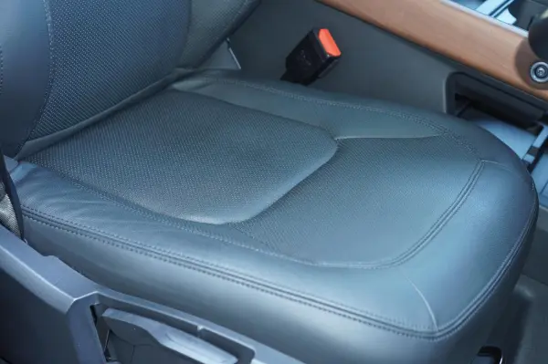 Land Rover Defender 110 S 3.0L D300 Diesel Turbo 4WD — photo 9