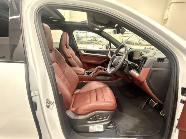 Porsche Cayenne S E-Hybrid Tiptronic S 4WD One Owner, 18-Way Seats, PDCC, Rear Steering, Sunroof, Rear Window Roll-Up Sunshade, Rear Seat Heaters, Privacy Glass, HD Matrix, Burmester, Passenger Display (Carrara White Metallic) — photo 7