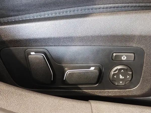 BMW 3 Series 318i M Sport 2nd LCI with Head-Up Display, Active Cruise Control, 360 Camera, Seat Heaters, Power Trunk, Collision Mitigation Braking, Apple CarPlay, Adaptive LED Lights, Genuine 18AW, Non-Smoking (Arctic Race Blue) — photo 8