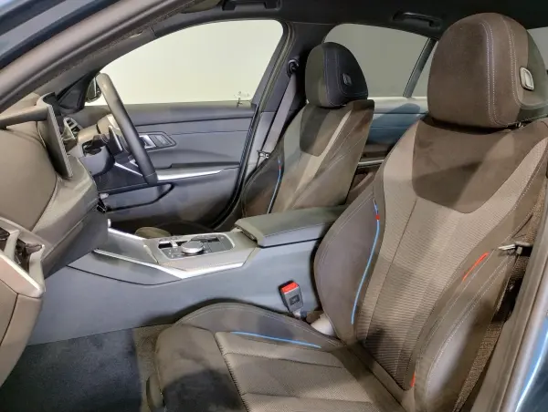 BMW 3 Series 318i M Sport 2nd LCI with Head-Up Display, Active Cruise Control, 360 Camera, Seat Heaters, Power Trunk, Collision Mitigation Braking, Apple CarPlay, Adaptive LED Lights, Genuine 18AW, Non-Smoking (Arctic Race Blue) — photo 9