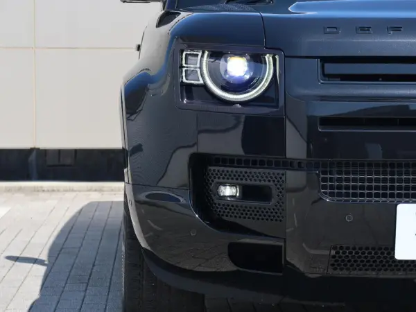 Land Rover Defender 110 X Dynamic HSE 3.0L D300 Diesel Turbo 4WD — photo 8