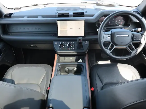 2023 Landrover Defender — photo 2