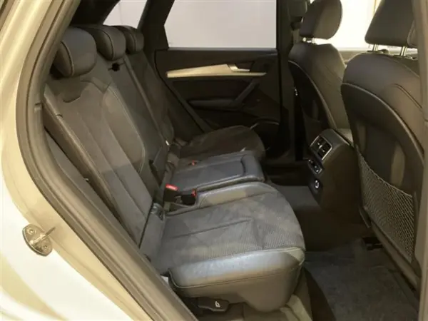 Audi Q5 40 TDI Quattro Sport S Line Package Diesel Turbo 4WD S Line Package Assistance Package Matrix LED Headlight Package Matrix LED Headlights LED Rear Combination Lights Rear Seat Heater Apple CarPlay (Glacier White Metallic) — photo 7